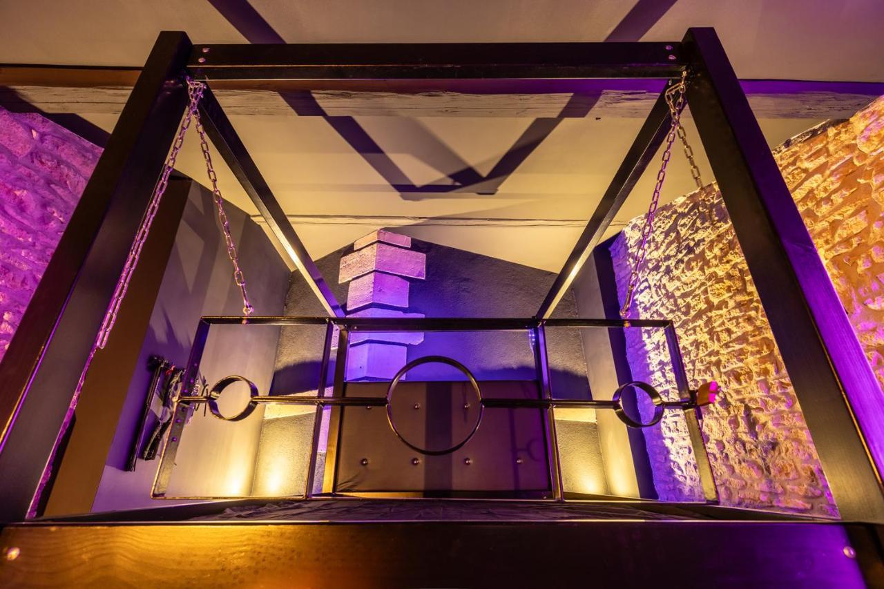 Cherie Cherry - Romantic And Bdsm House Briey Bagian luar foto