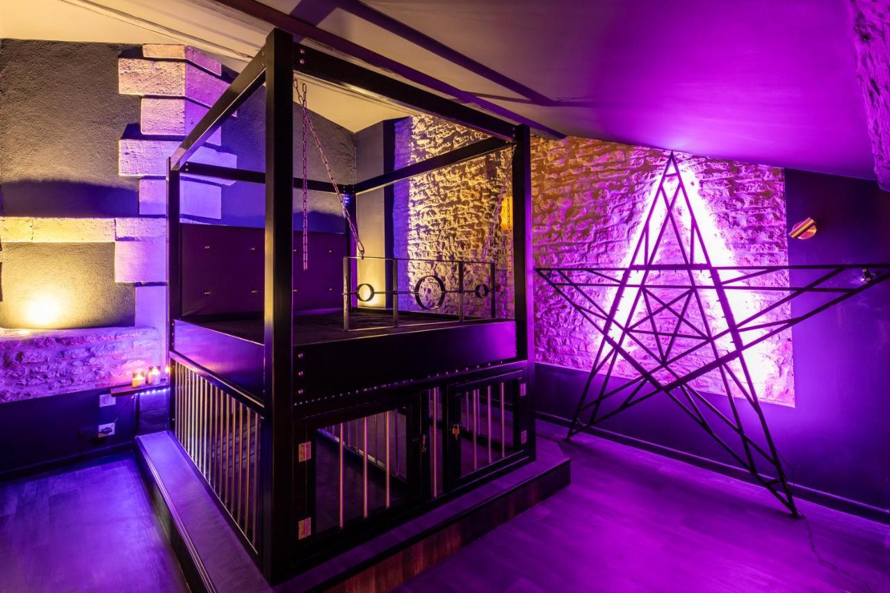 Cherie Cherry - Romantic And Bdsm House Briey Bagian luar foto